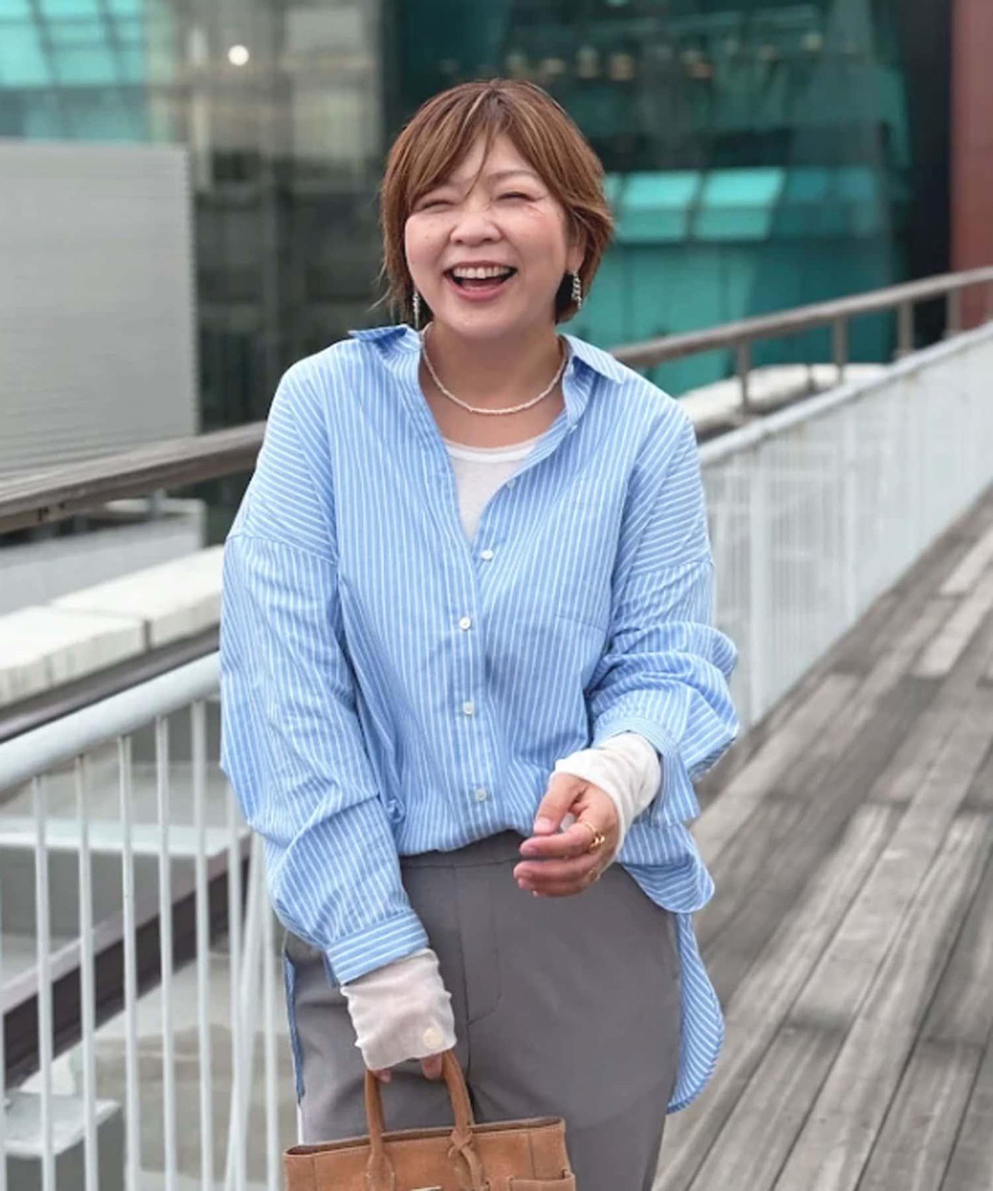 背部印花寬鬆襯衫