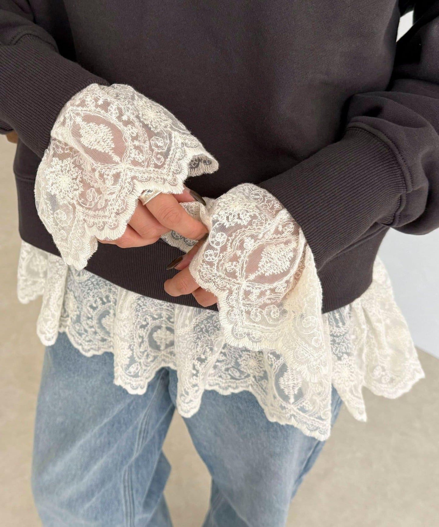 蕾絲拼接設計 長袖T恤（販售款）