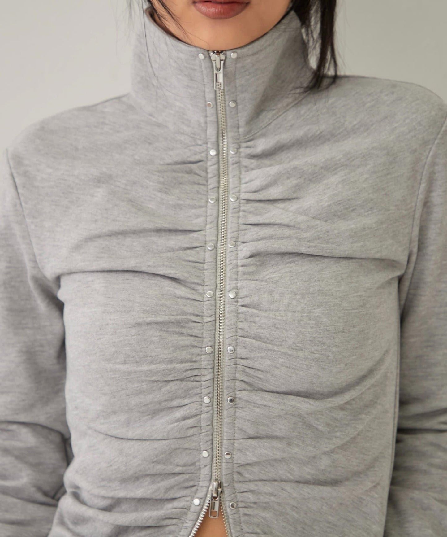 STUDDED ZIP GATHERED TOP 上衣