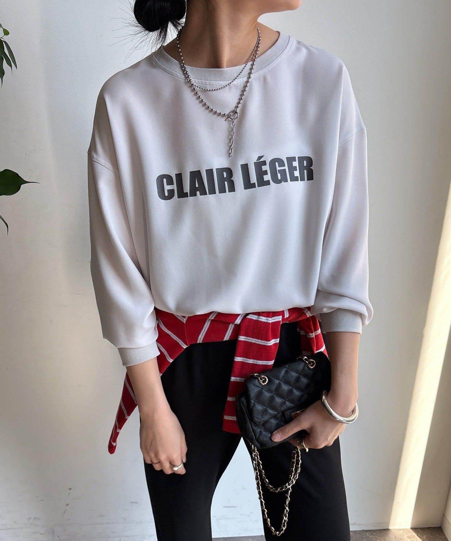 袖口羅紋 後背按扣 喬其紗Logo 套頭上衣