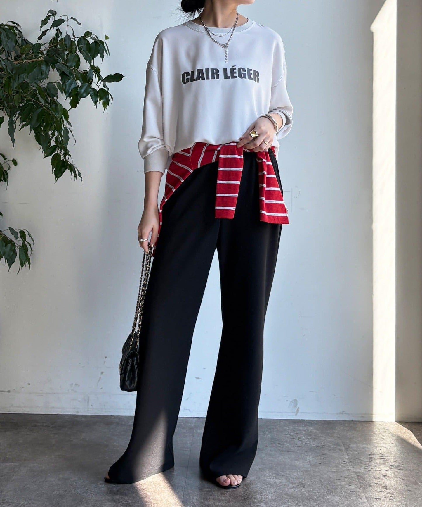 袖口羅紋 後背按扣 喬其紗Logo 套頭上衣