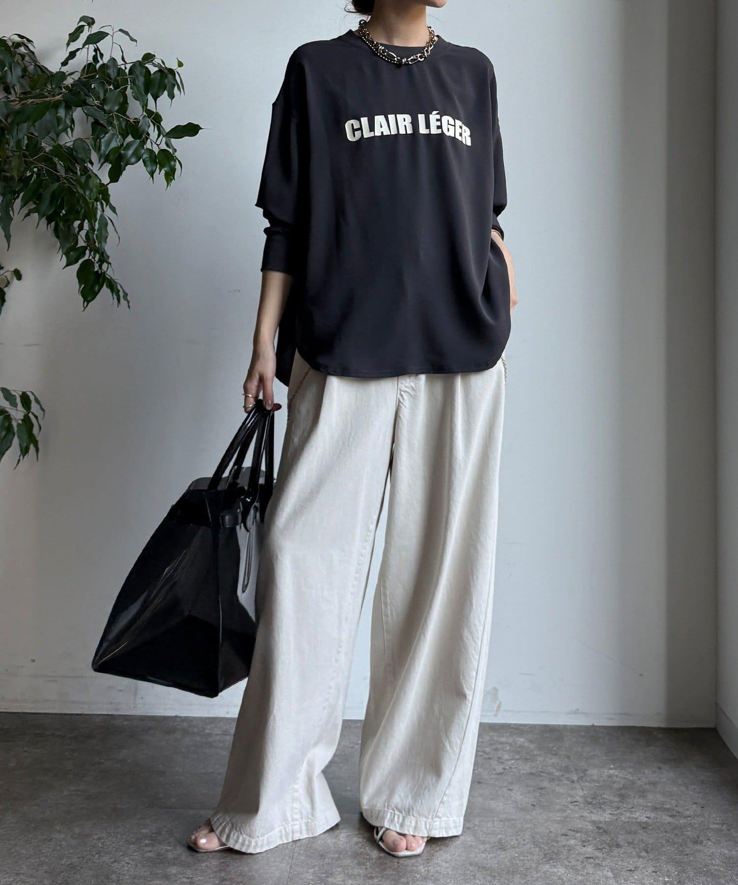 袖口羅紋 後背按扣 喬其紗Logo 套頭上衣