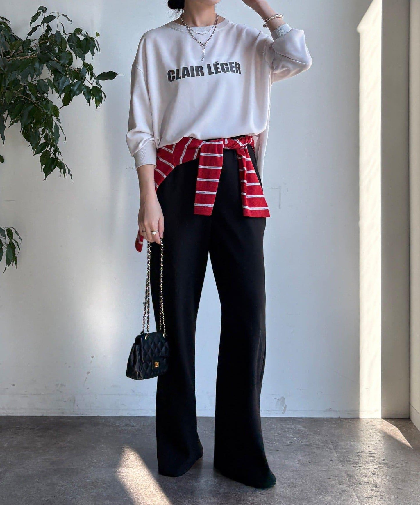 袖口羅紋 後背按扣 喬其紗Logo 套頭上衣