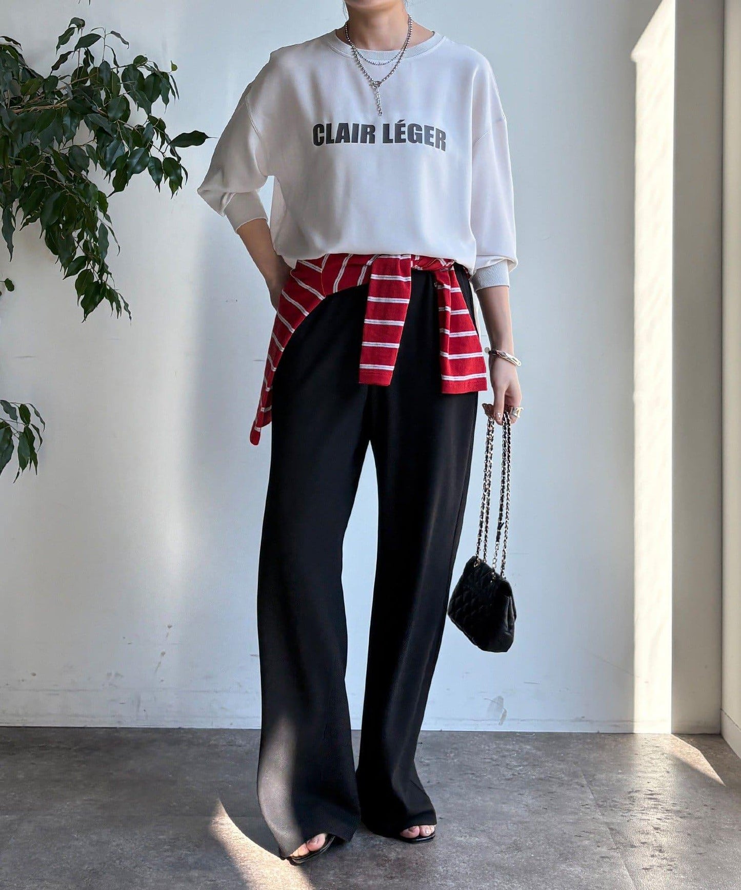 袖口羅紋 後背按扣 喬其紗Logo 套頭上衣