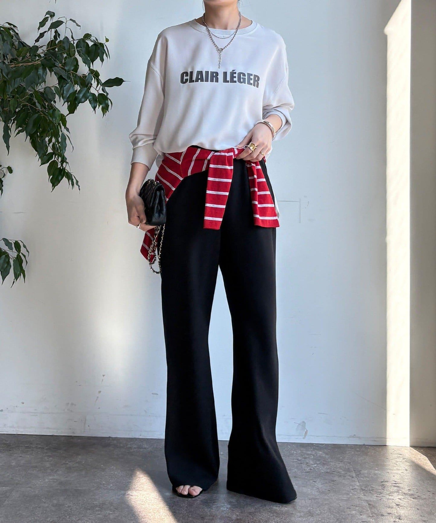 袖口羅紋 後背按扣 喬其紗Logo 套頭上衣