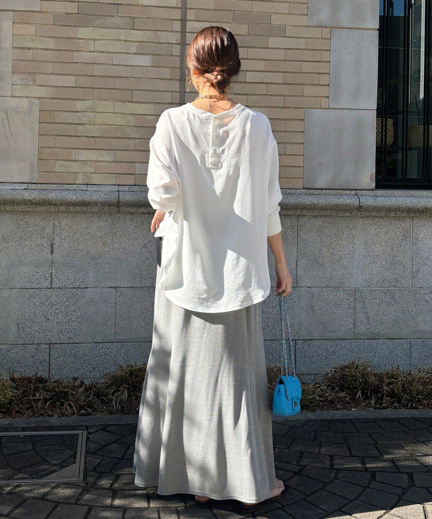 袖口羅紋 後背按扣 喬其紗Logo 套頭上衣