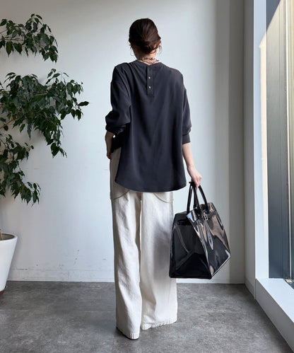 袖口羅紋 後背按扣 喬其紗Logo 套頭上衣