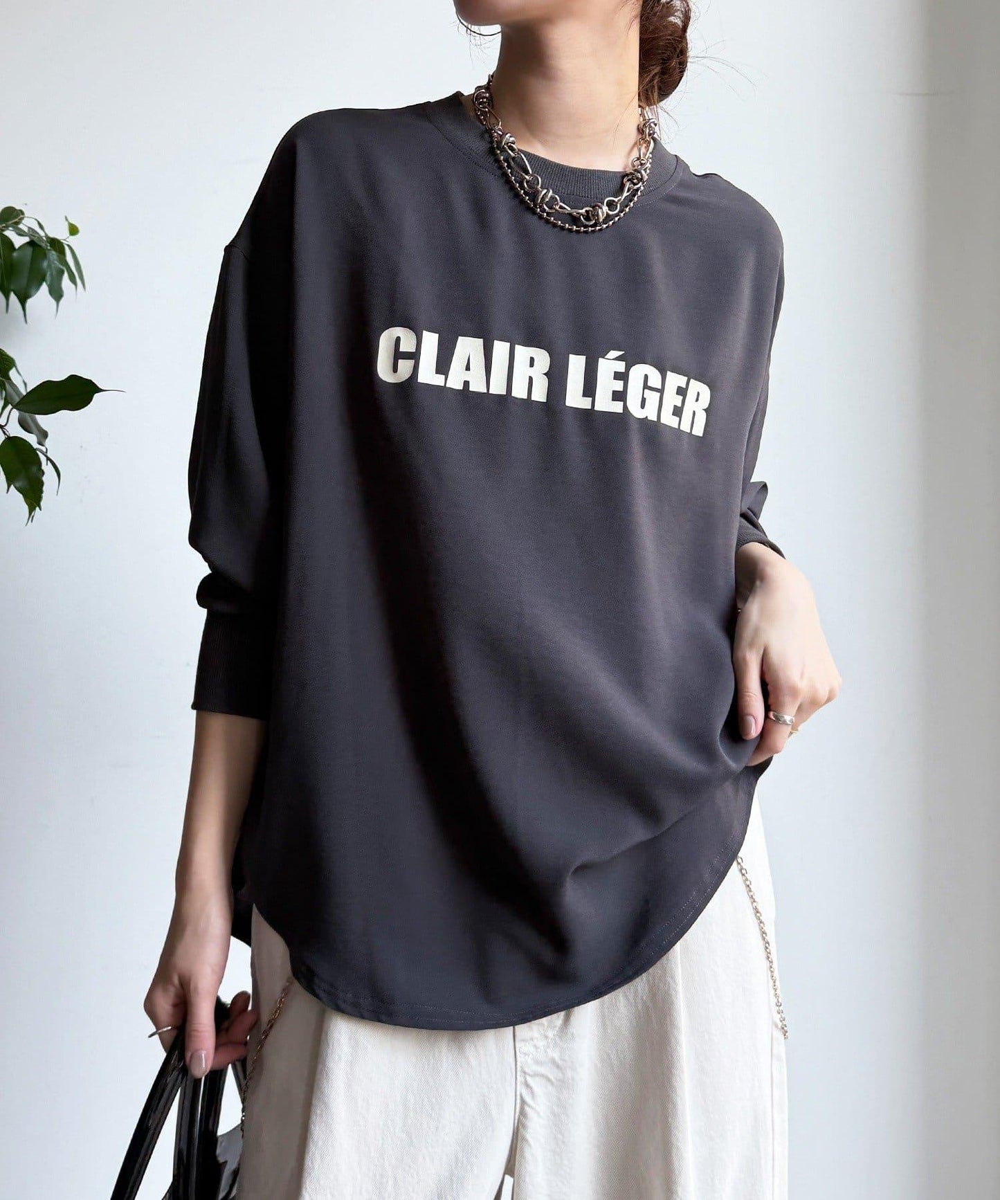 袖口羅紋 後背按扣 喬其紗Logo 套頭上衣