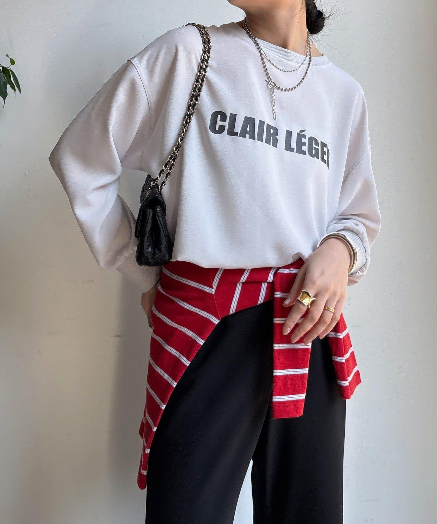 袖口羅紋 後背按扣 喬其紗Logo 套頭上衣