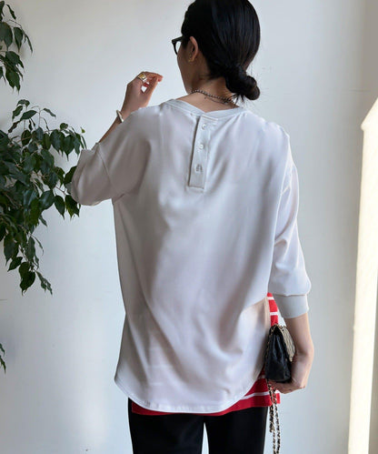 袖口羅紋 後背按扣 喬其紗Logo 套頭上衣