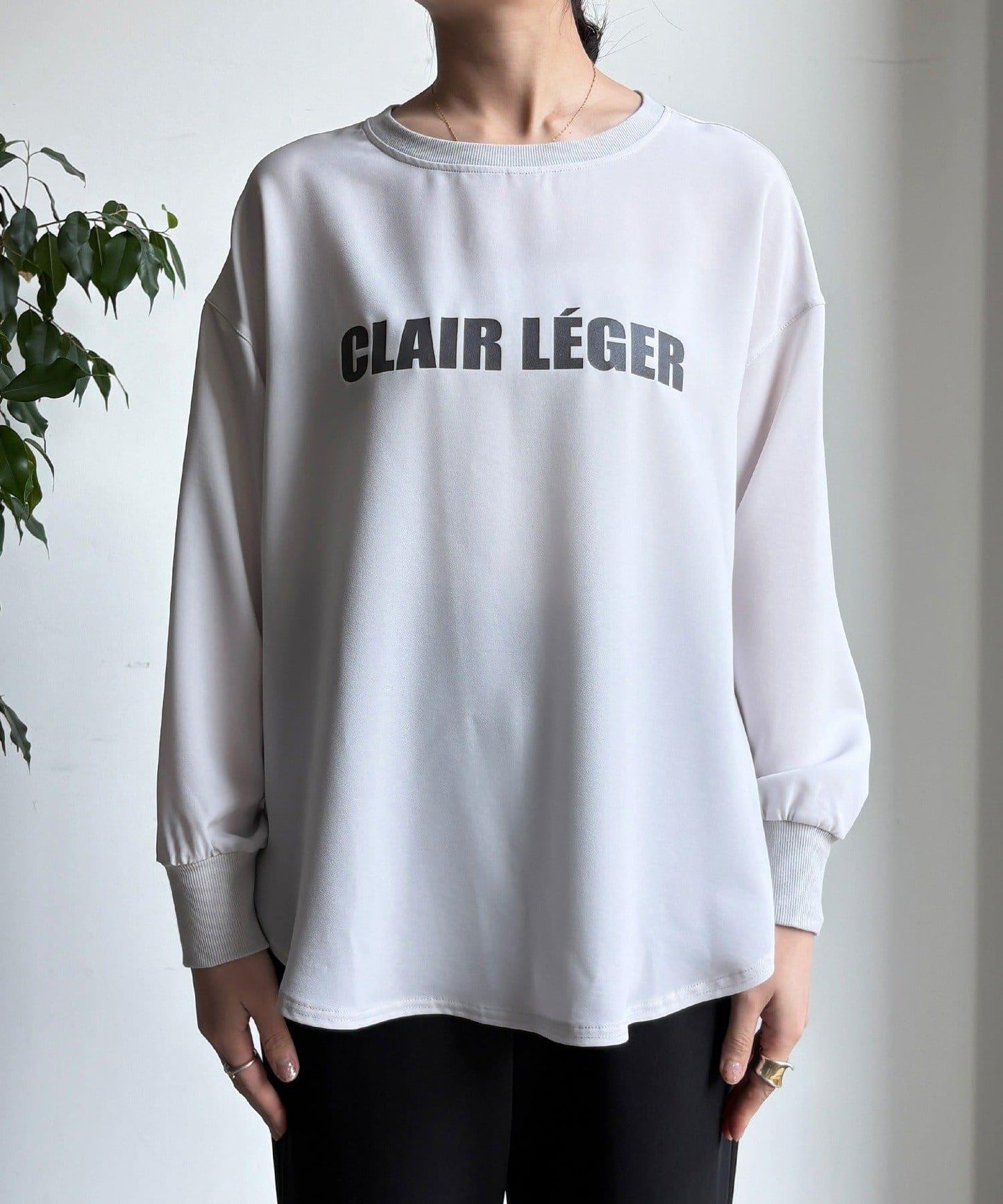 袖口羅紋 後背按扣 喬其紗Logo 套頭上衣