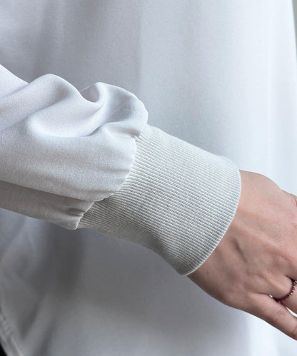 袖口羅紋 後背按扣 喬其紗Logo 套頭上衣