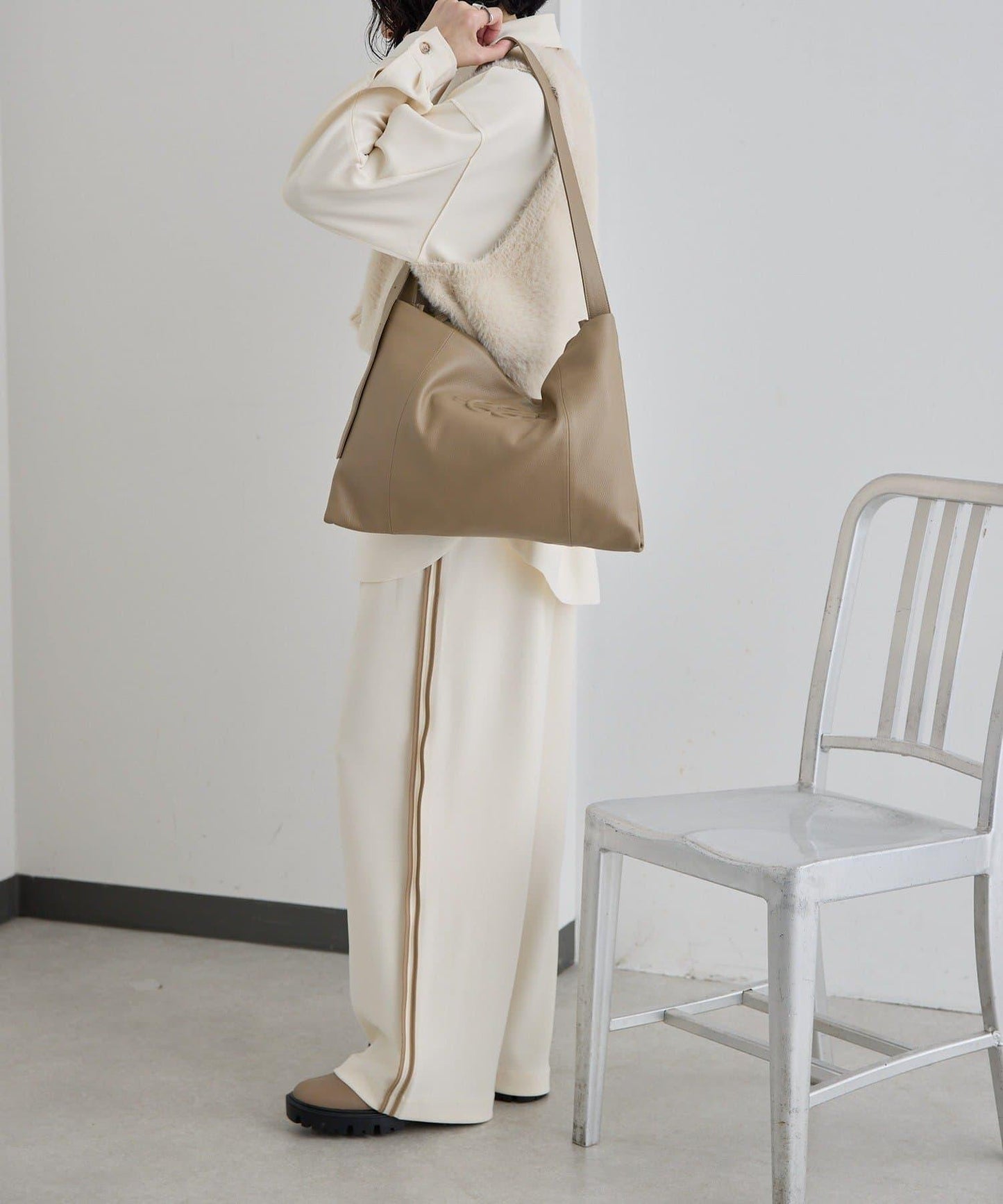 《本革》 壓紋設計 單肩包 L款