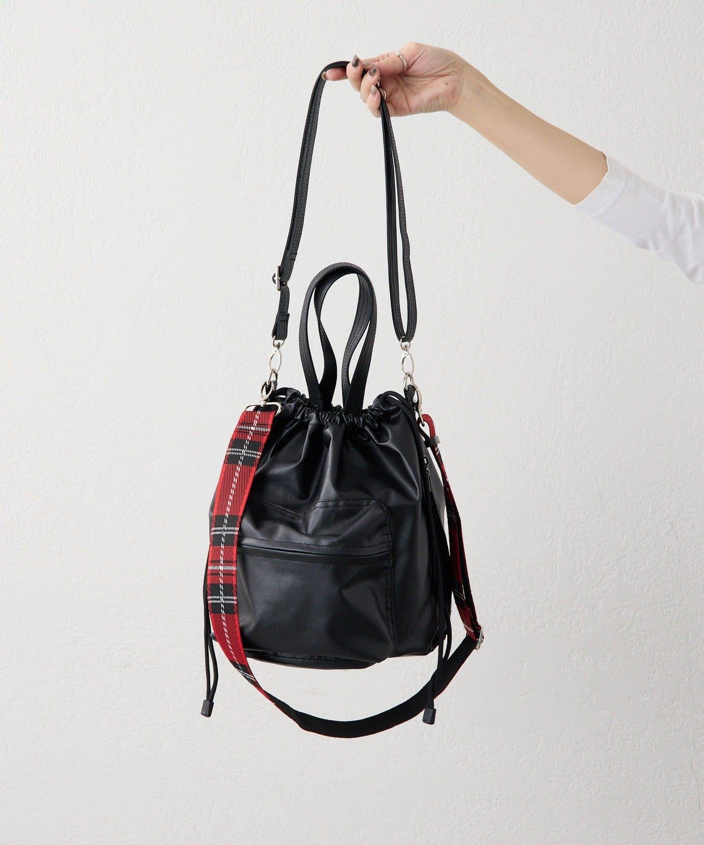 外口袋束口斜挎包