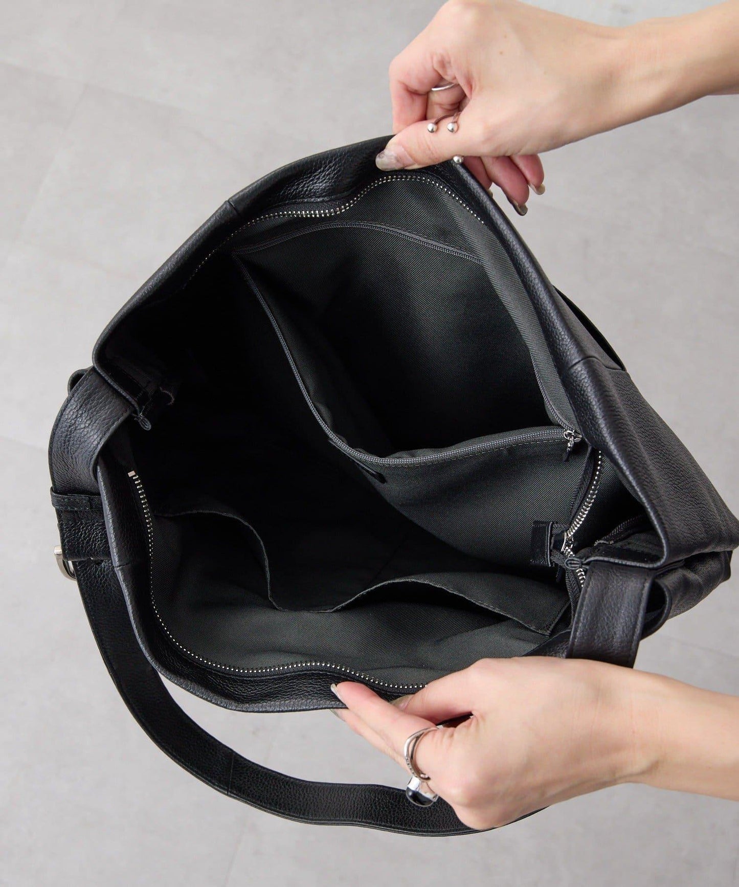 《本革》 壓紋設計 單肩包 L款