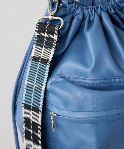 外口袋束口斜挎包