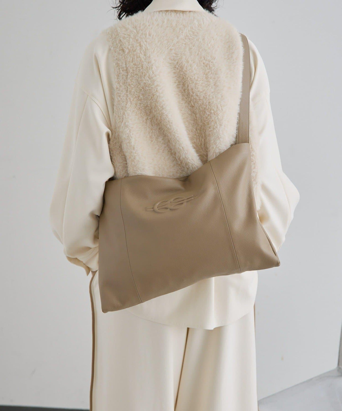 《本革》 壓紋設計 單肩包 L款