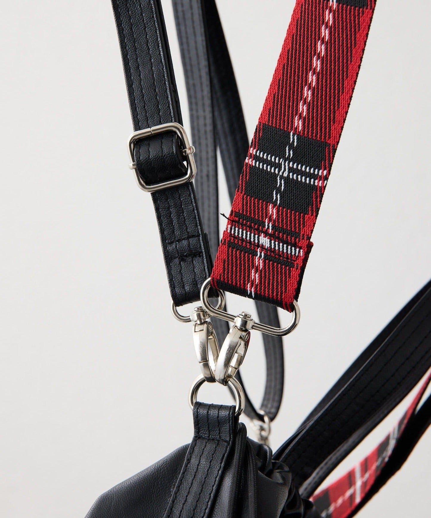 外口袋束口斜挎包