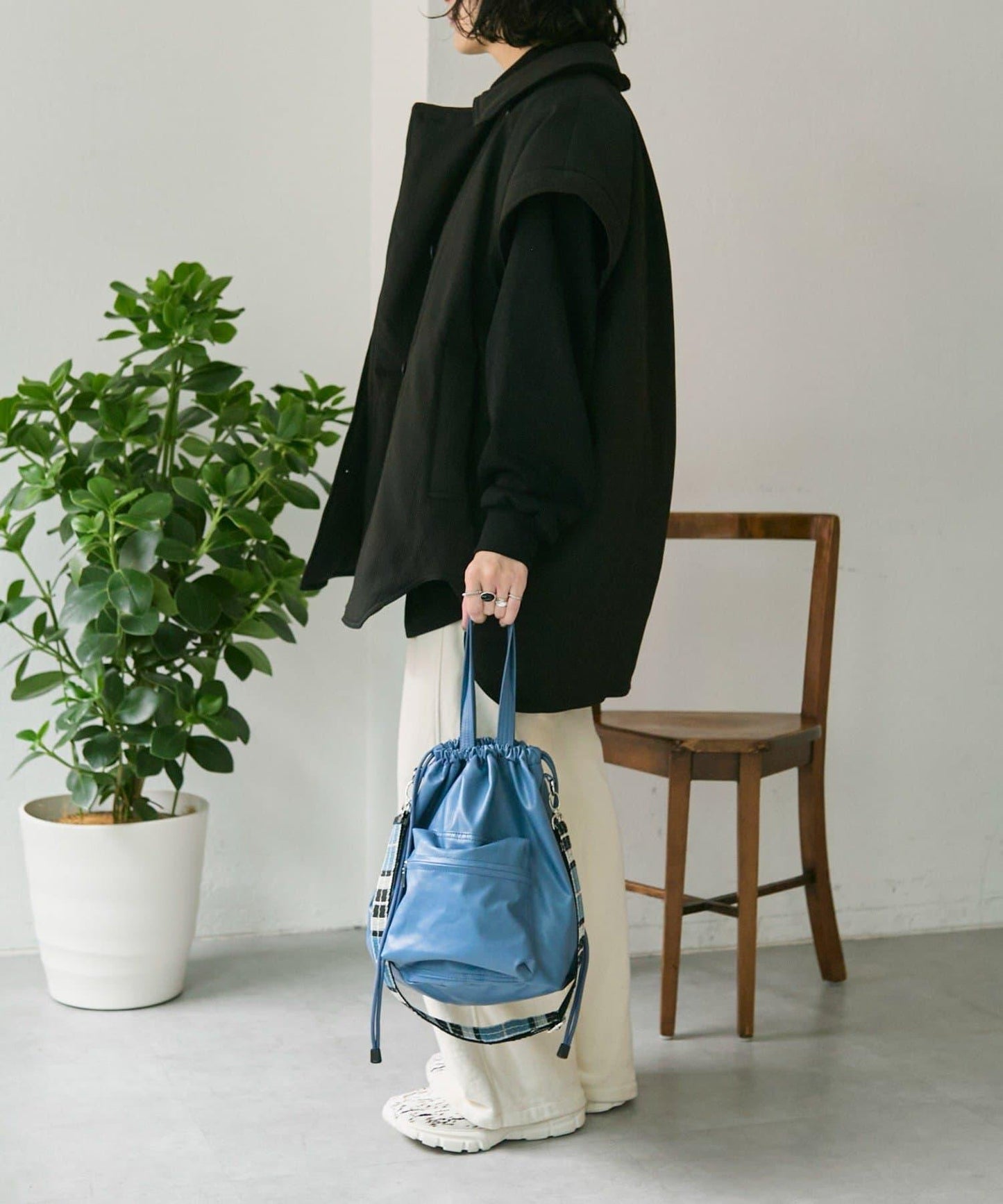 外口袋束口斜挎包