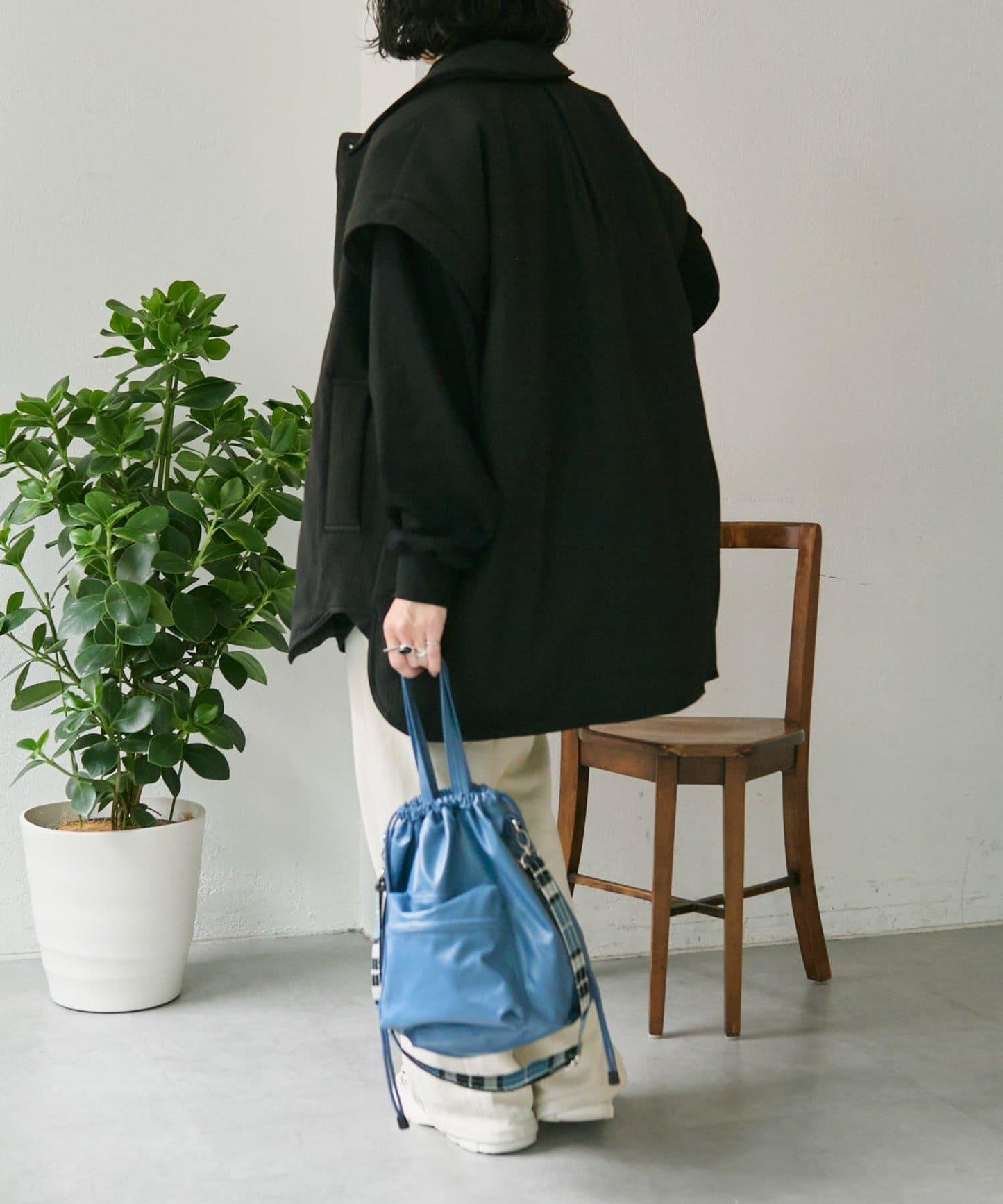 外口袋束口斜挎包