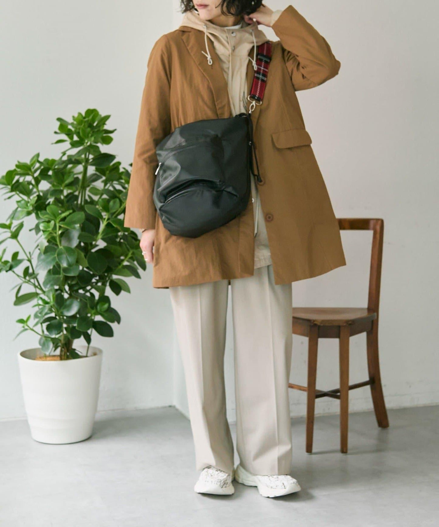 外口袋束口斜挎包