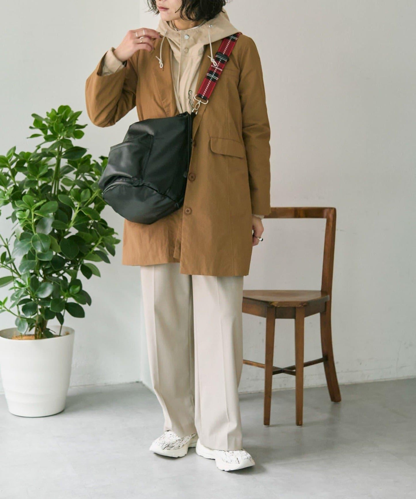 外口袋束口斜挎包