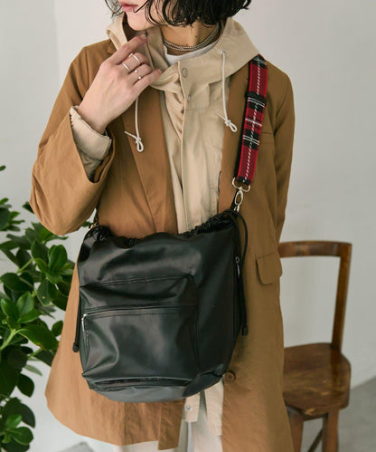 外口袋束口斜挎包