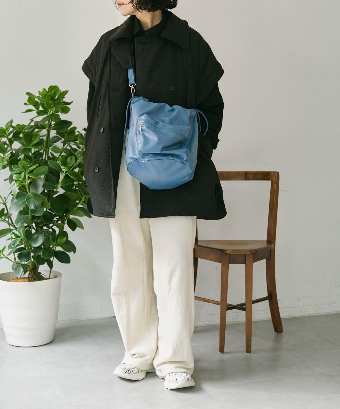 外口袋束口斜挎包