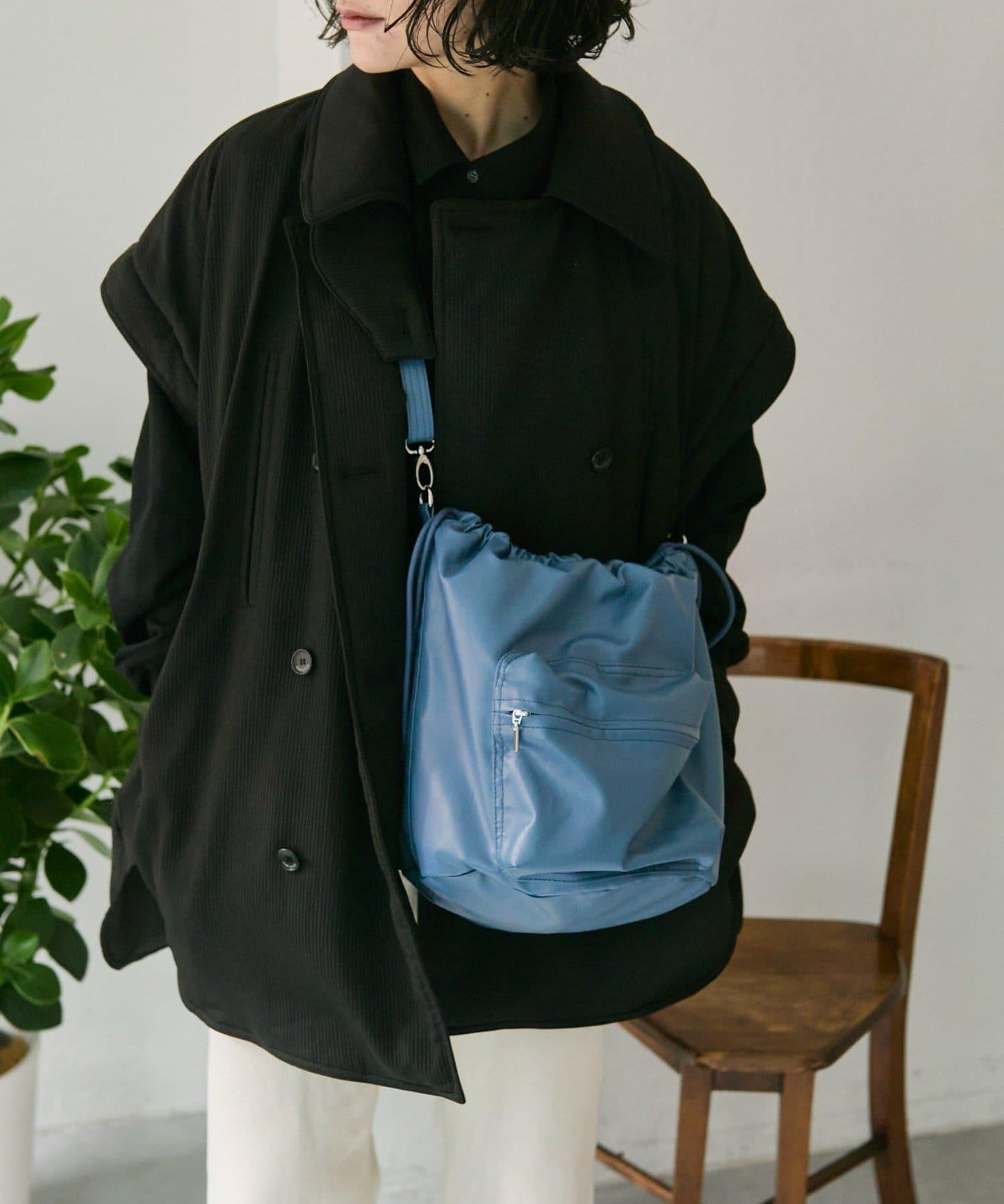 外口袋束口斜挎包