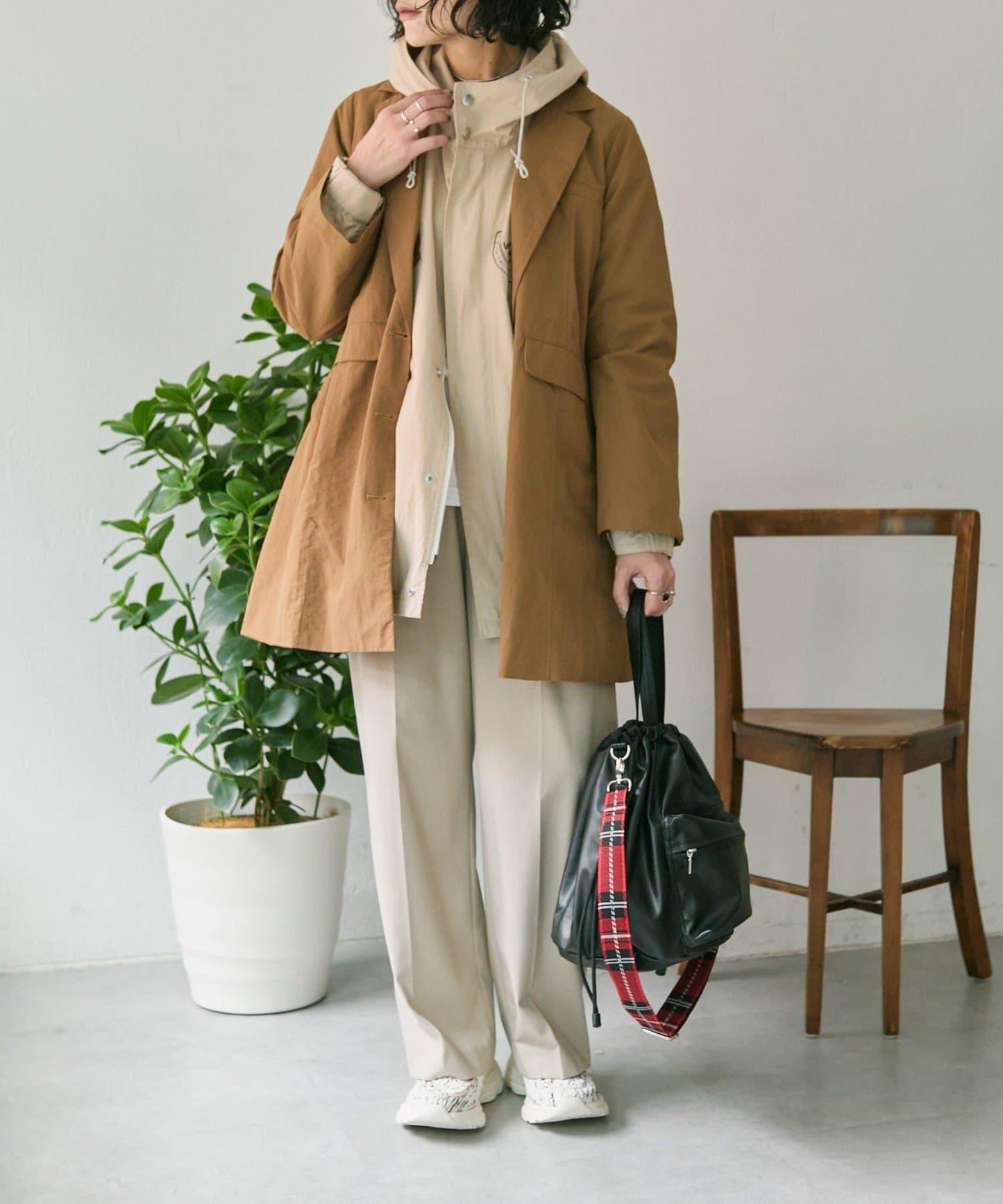 外口袋束口斜挎包