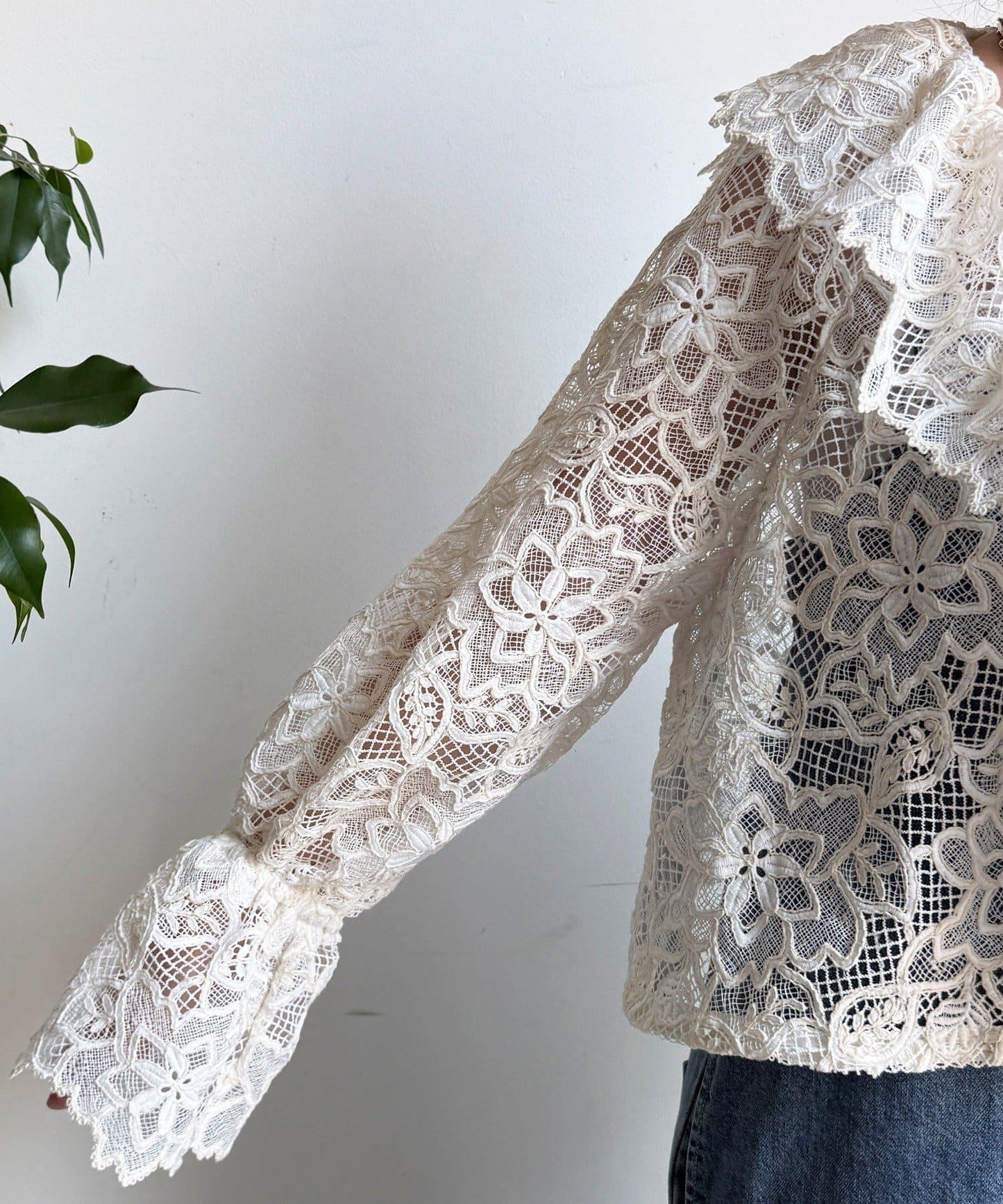 小披肩款蕾絲襯衫