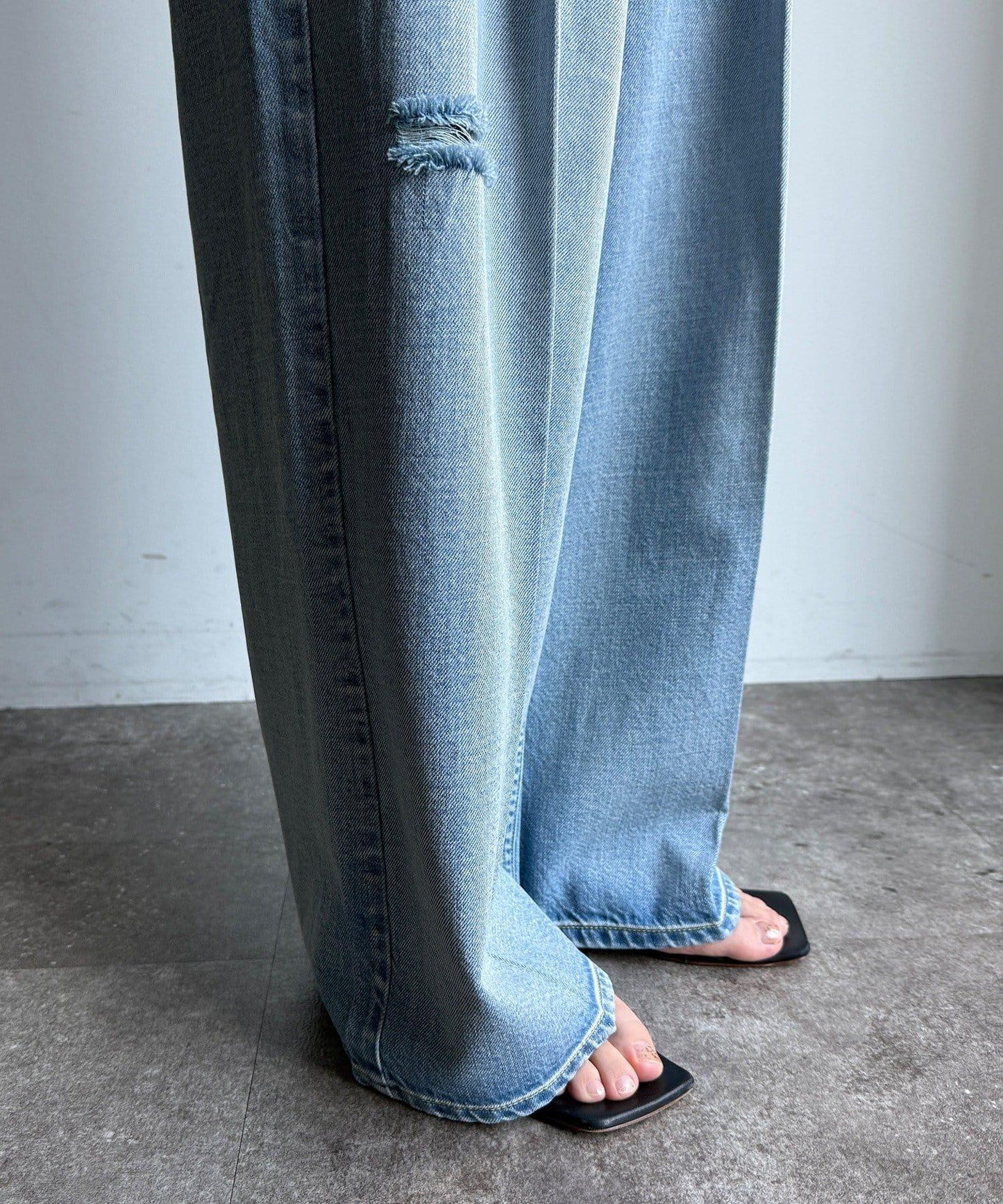 破洞做舊闊腿牛仔褲