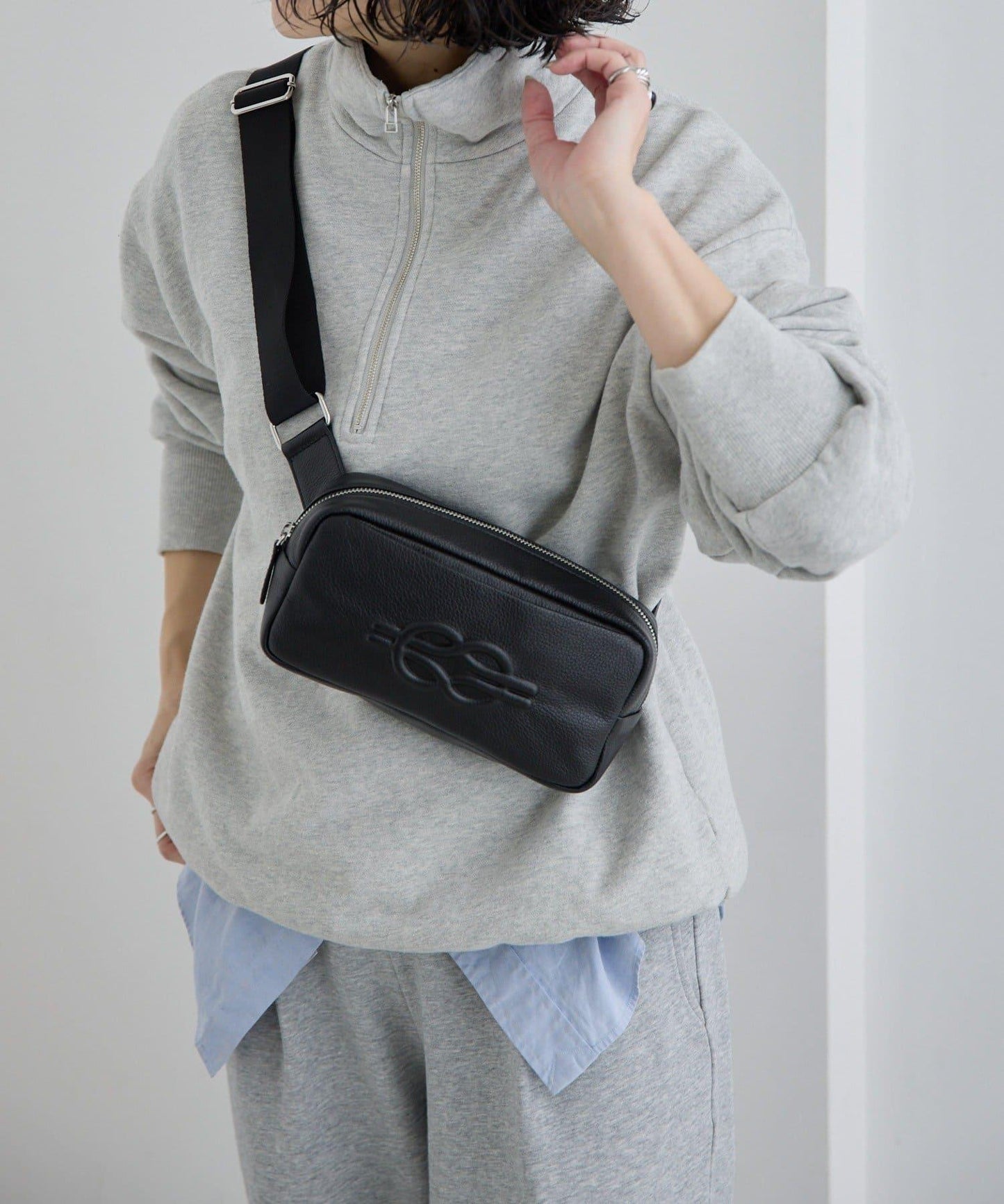 壓紋真皮 超輕290g 胸包/單肩包