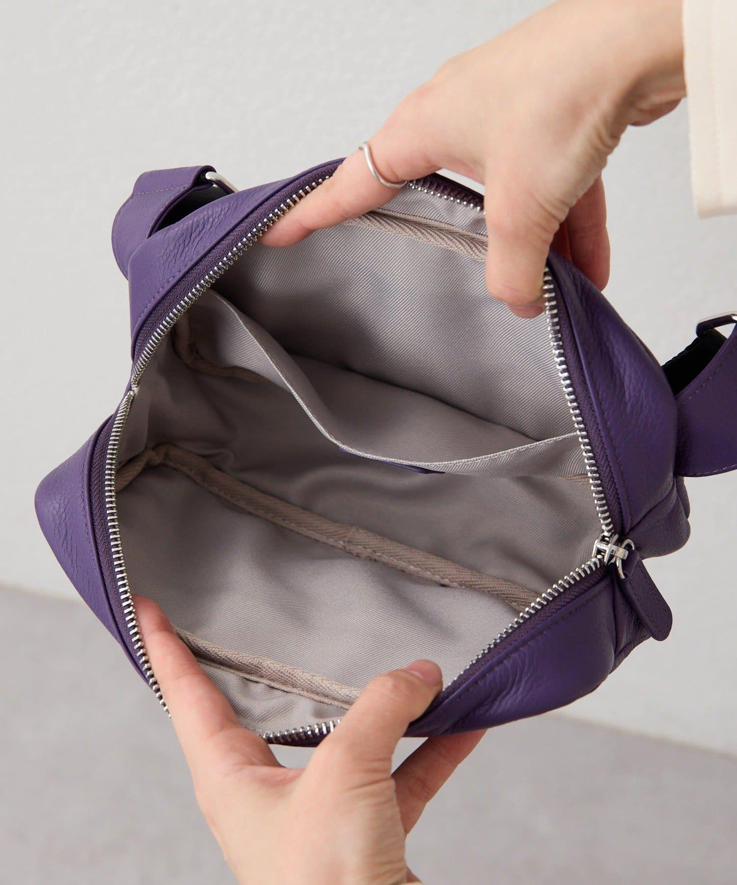 壓紋真皮 超輕290g 胸包/單肩包