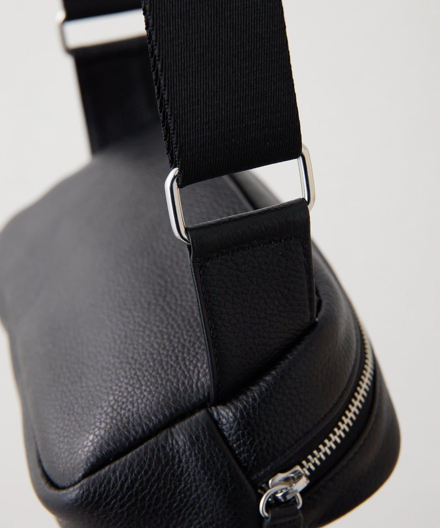 壓紋真皮 超輕290g 胸包/單肩包