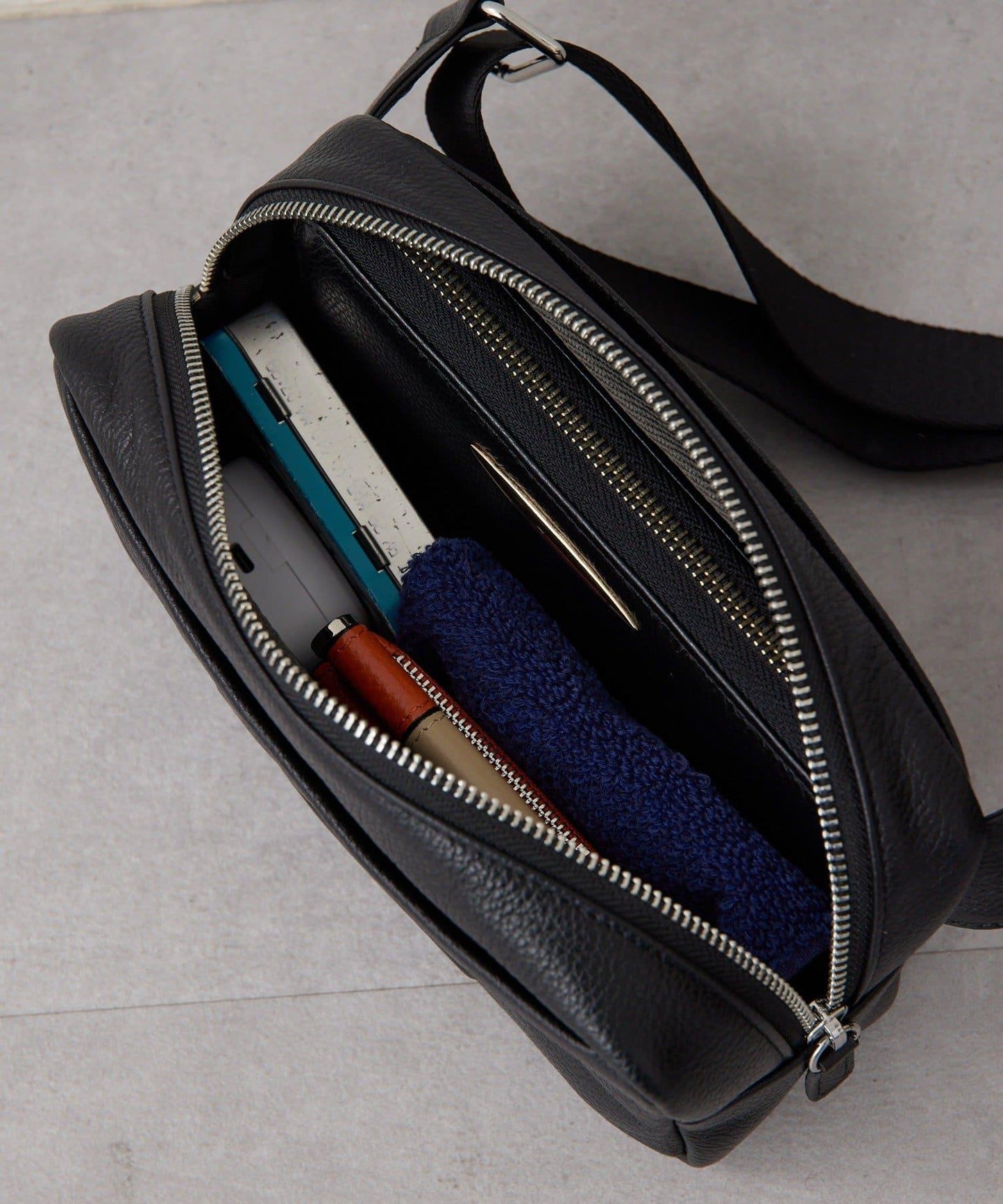 壓紋真皮 超輕290g 胸包/單肩包