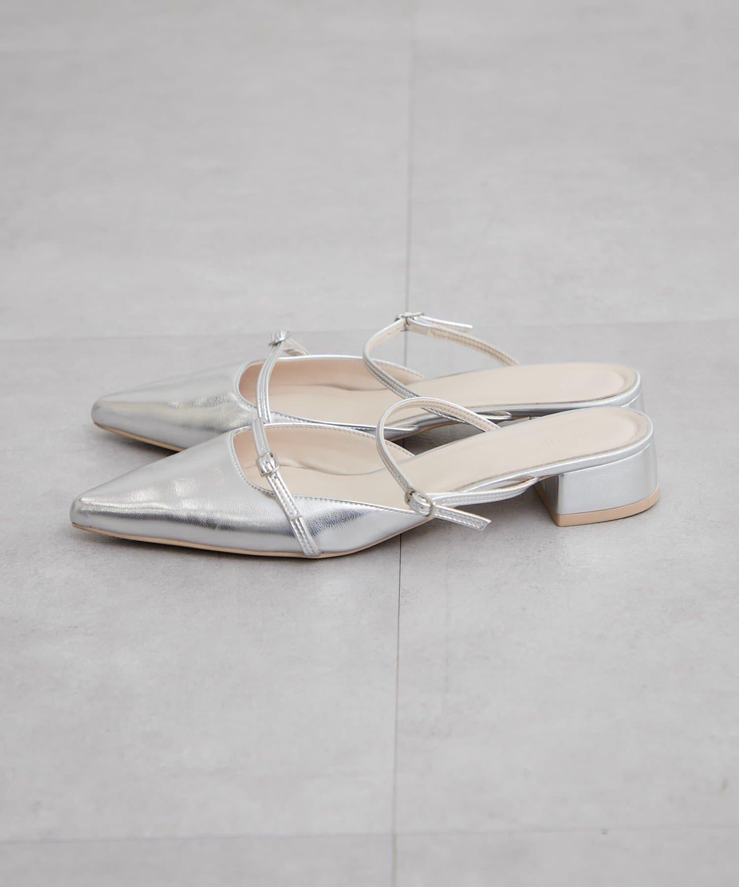 尖頭綁帶高跟鞋