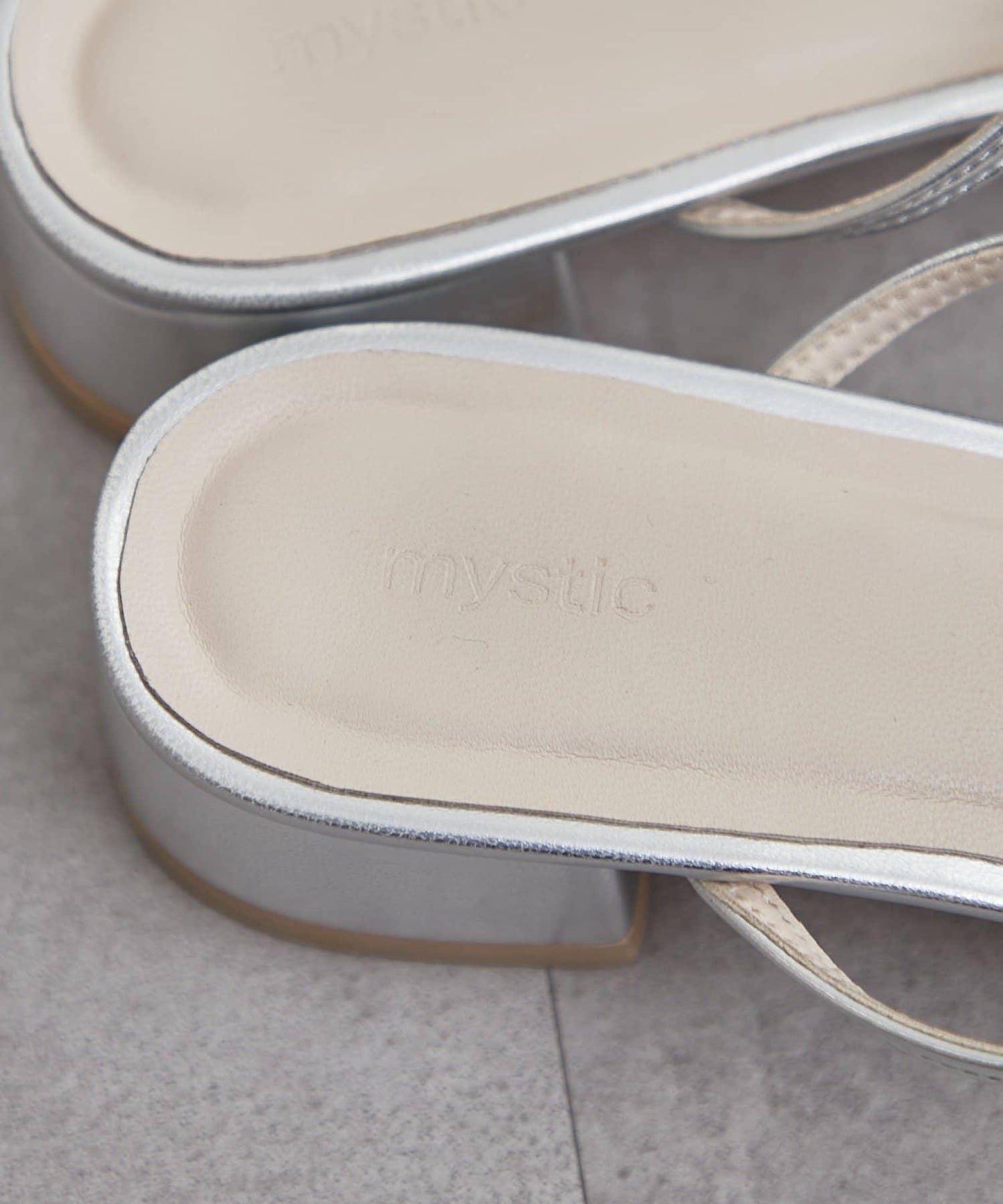 尖頭綁帶高跟鞋