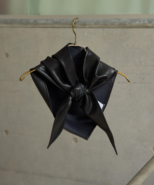 THE PAUSE 人造皮革圍巾