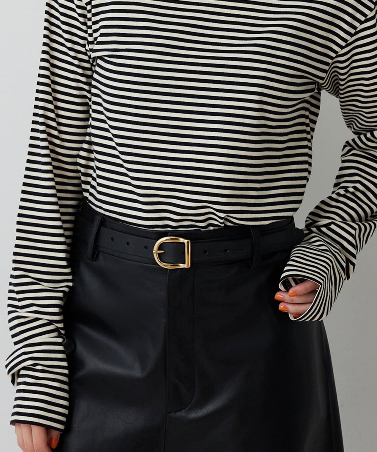 THE PAUSE 馬蹄形設計 腰帶