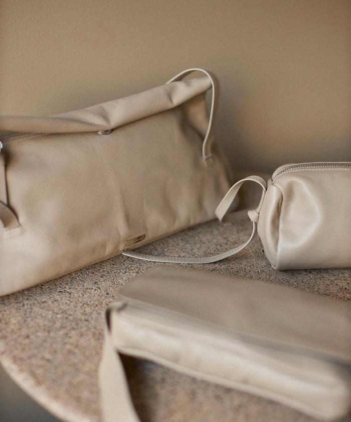 牛革防潑水翻蓋設計單肩包