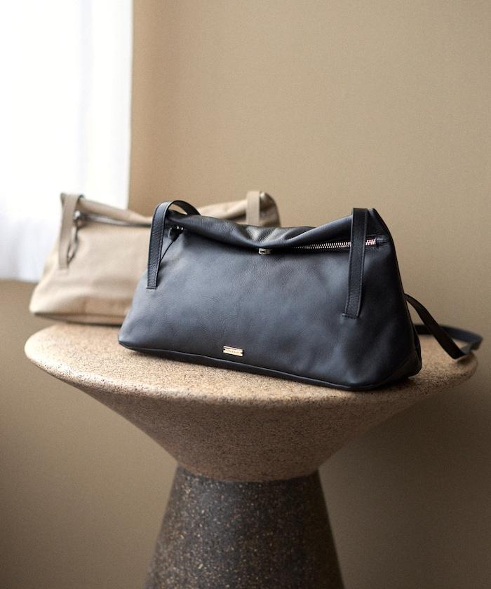 牛革防潑水翻蓋設計單肩包