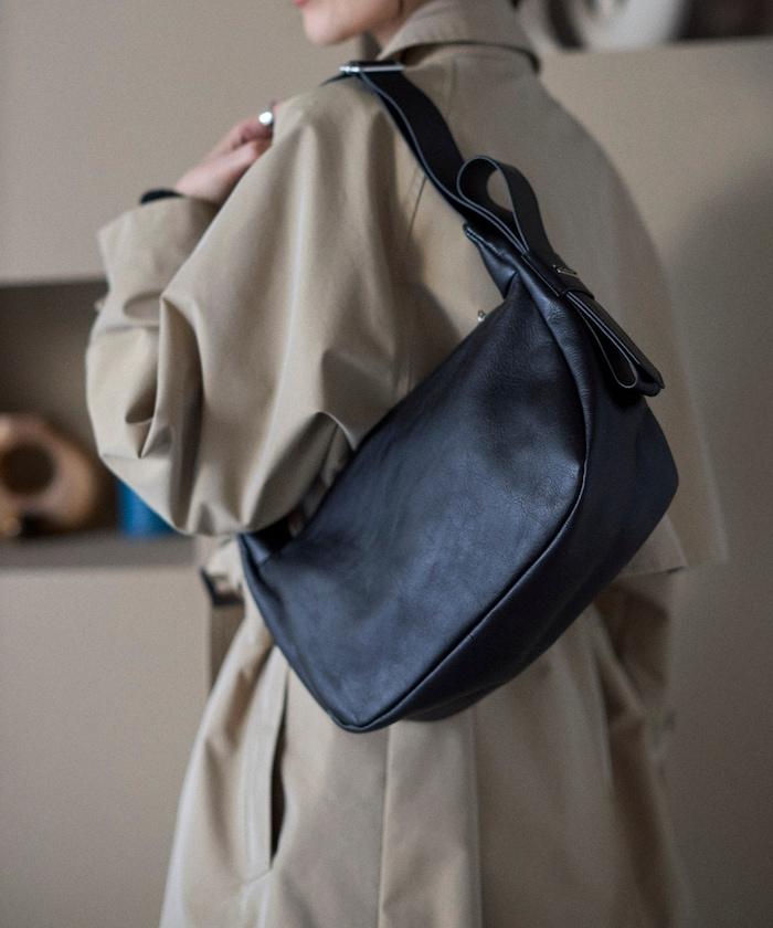 牛皮 半月造型 防潑水皮革 單肩包