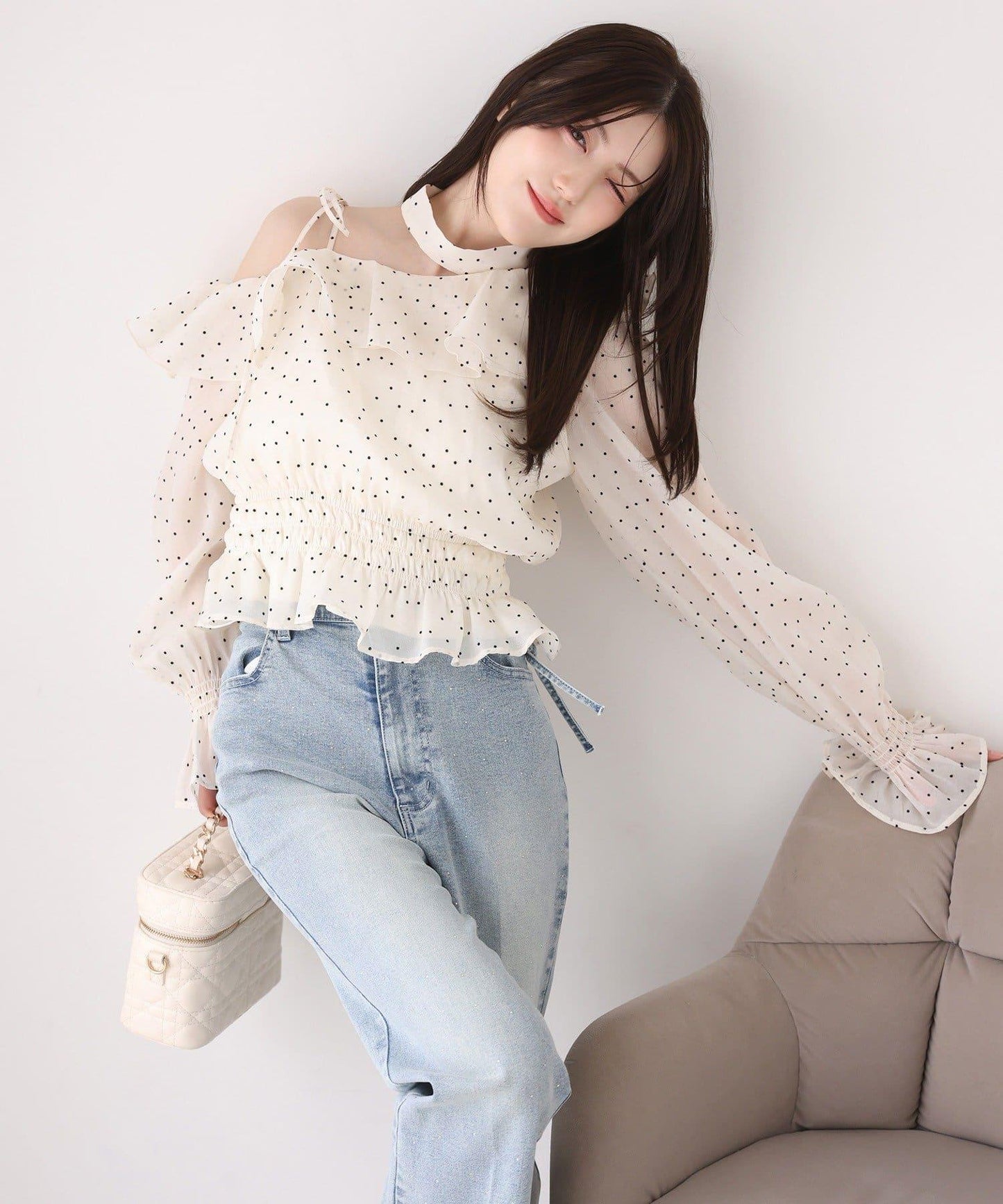 側邊鏤空蕾絲 喇叭版型 牛仔褲