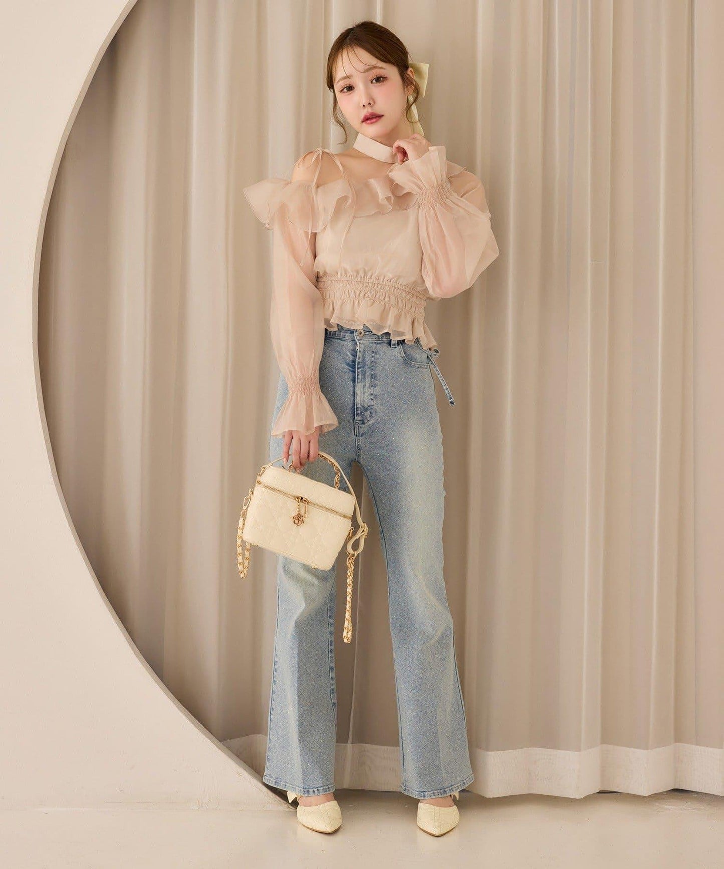 側邊鏤空蕾絲 喇叭版型 牛仔褲