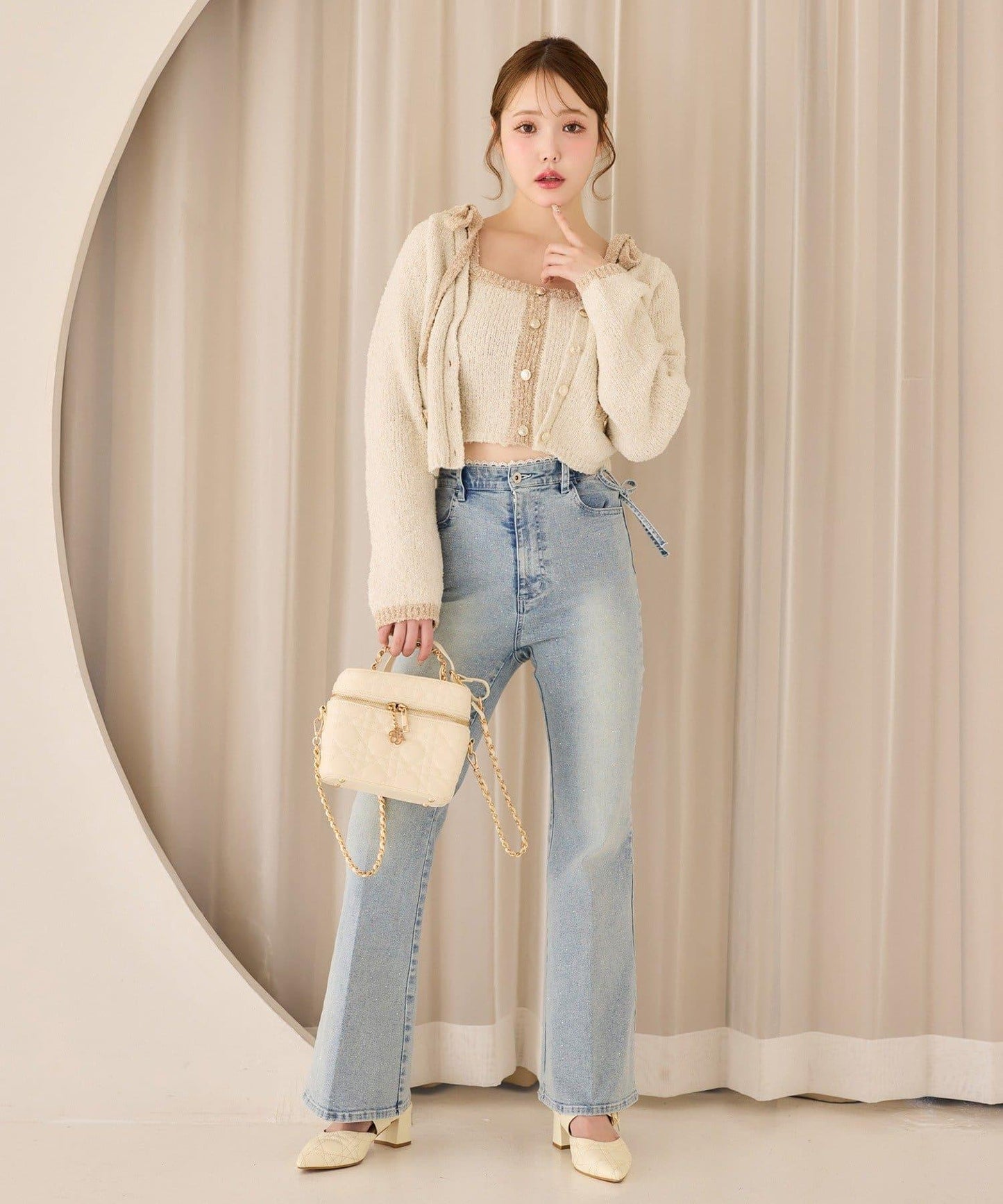 側邊鏤空蕾絲 喇叭版型 牛仔褲