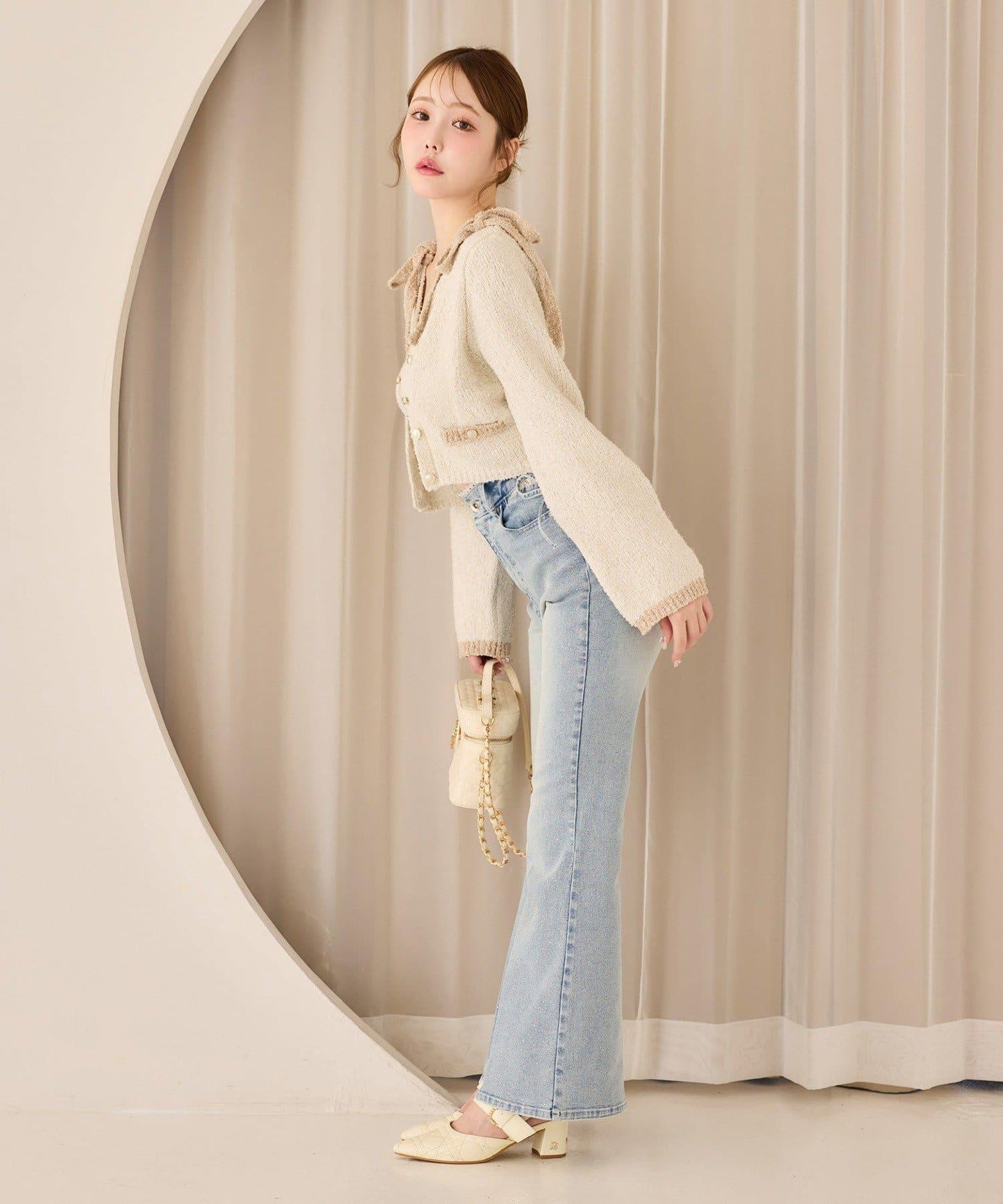 側邊鏤空蕾絲 喇叭版型 牛仔褲