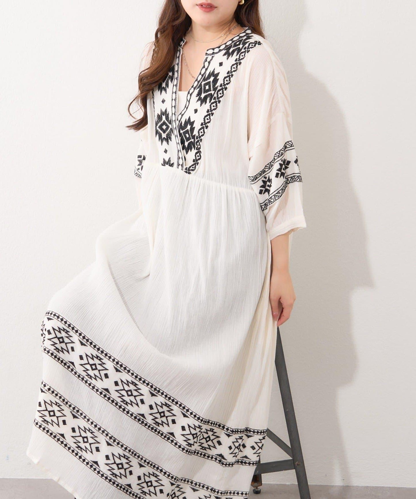 nane India Series 民族風刺繡楊柳連衣裙