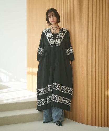 nane India Series 民族風刺繡楊柳連衣裙