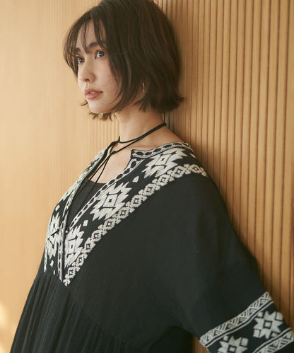 nane India Series 民族風刺繡楊柳連衣裙